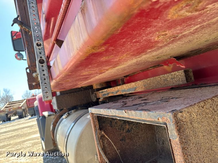 image for item DT0599 2011 Volvo VHD dump truck