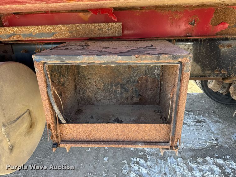 image for item DT0599 2011 Volvo VHD dump truck