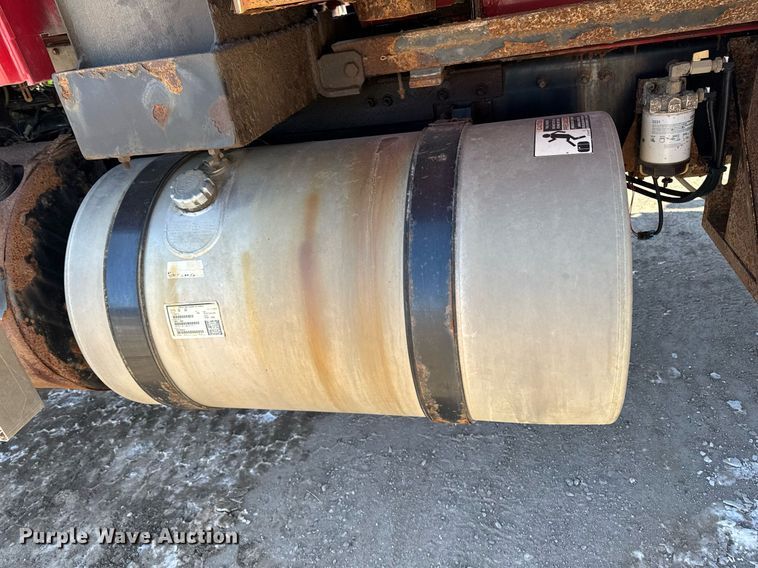 image for item DT0599 2011 Volvo VHD dump truck