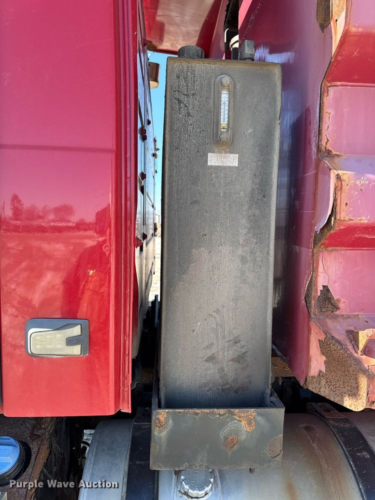 image for item DT0599 2011 Volvo VHD dump truck