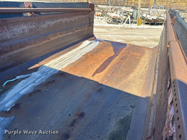 image for item DT0599 2011 Volvo VHD dump truck