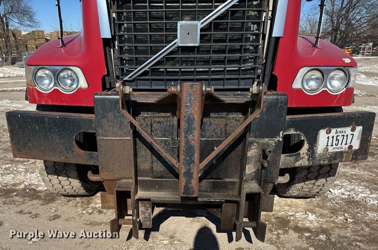 image for item DT0599 2011 Volvo VHD dump truck