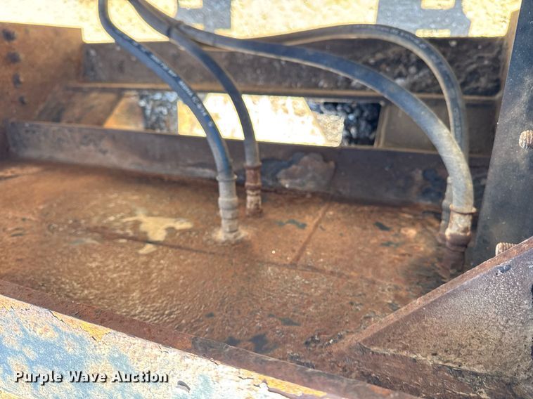 image for item DT0599 2011 Volvo VHD dump truck