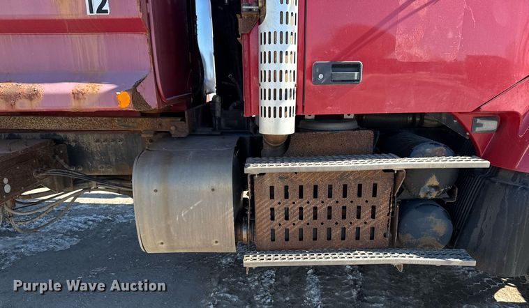 image for item DT0599 2011 Volvo VHD dump truck