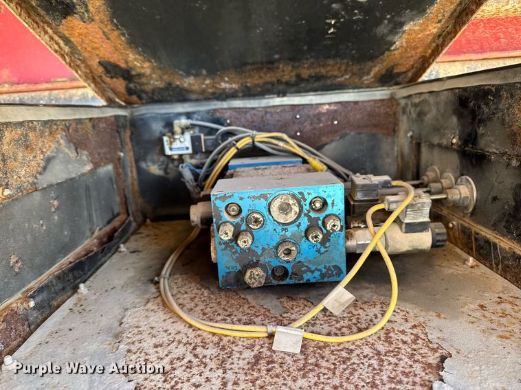 image for item DT0599 2011 Volvo VHD dump truck