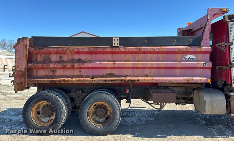 image for item DT0599 2011 Volvo VHD dump truck