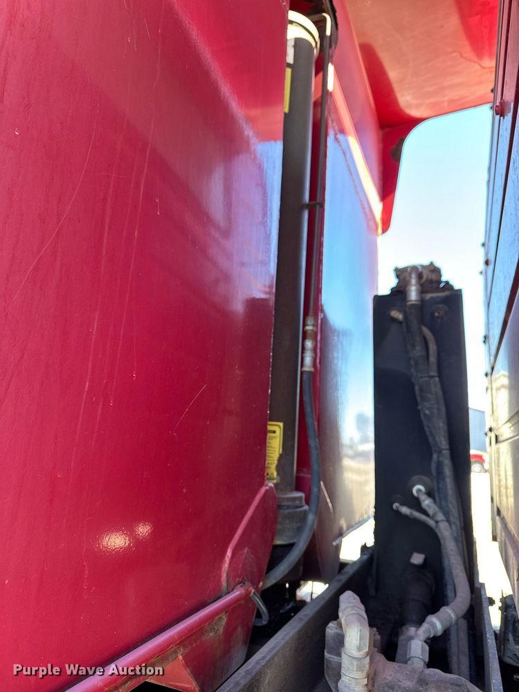 image for item DT0599 2011 Volvo VHD dump truck