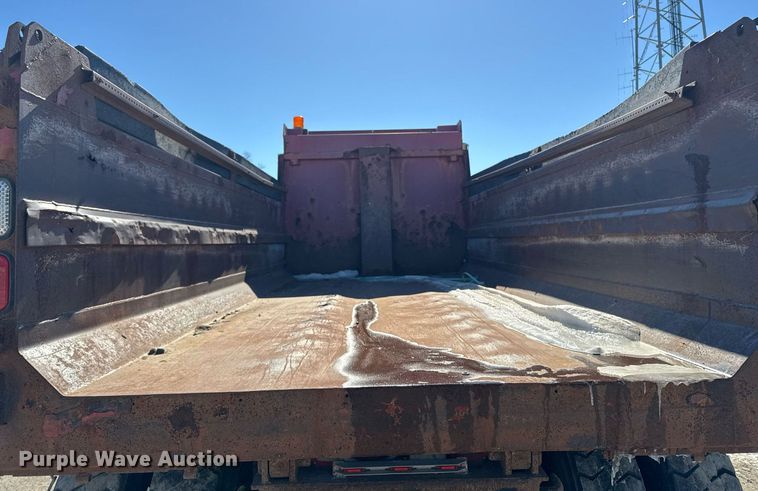 image for item DT0599 2011 Volvo VHD dump truck