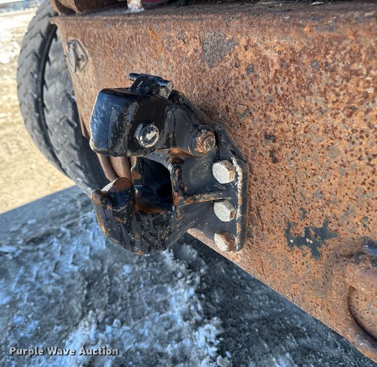 image for item DT0599 2011 Volvo VHD dump truck