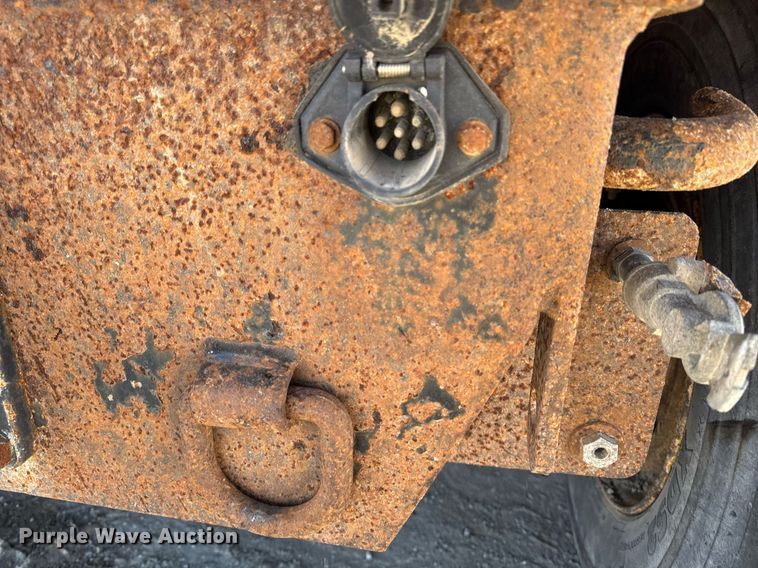 image for item DT0599 2011 Volvo VHD dump truck