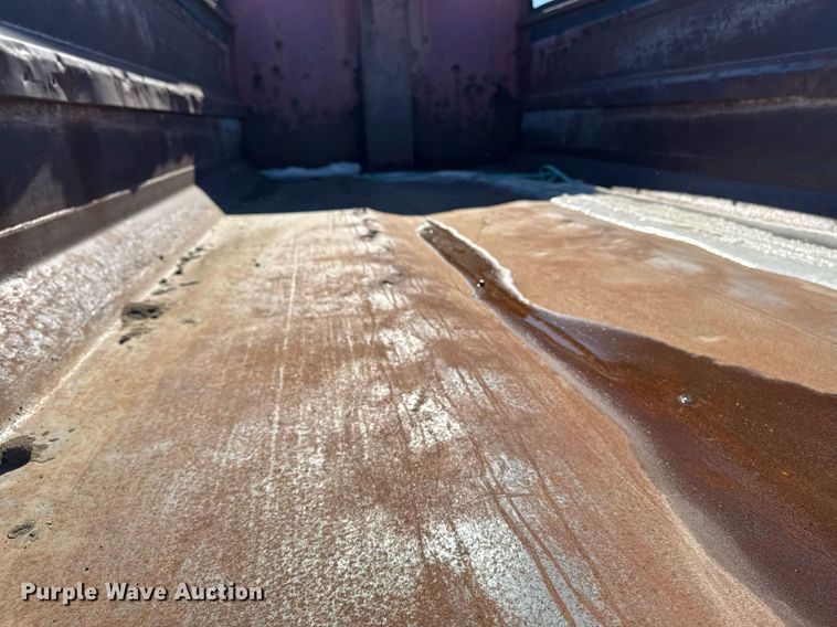 image for item DT0599 2011 Volvo VHD dump truck