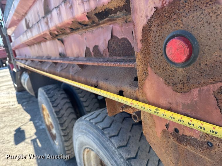 image for item DT0599 2011 Volvo VHD dump truck