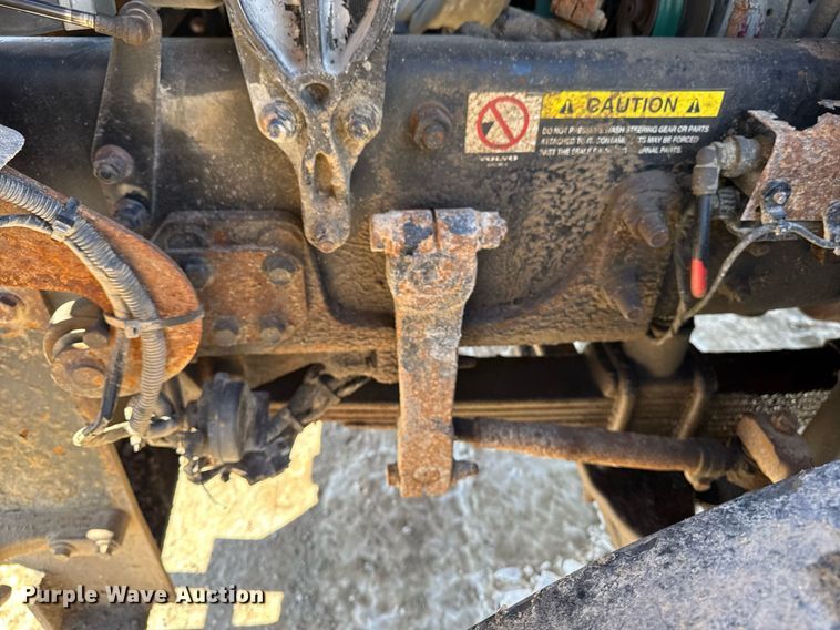 image for item DT0599 2011 Volvo VHD dump truck