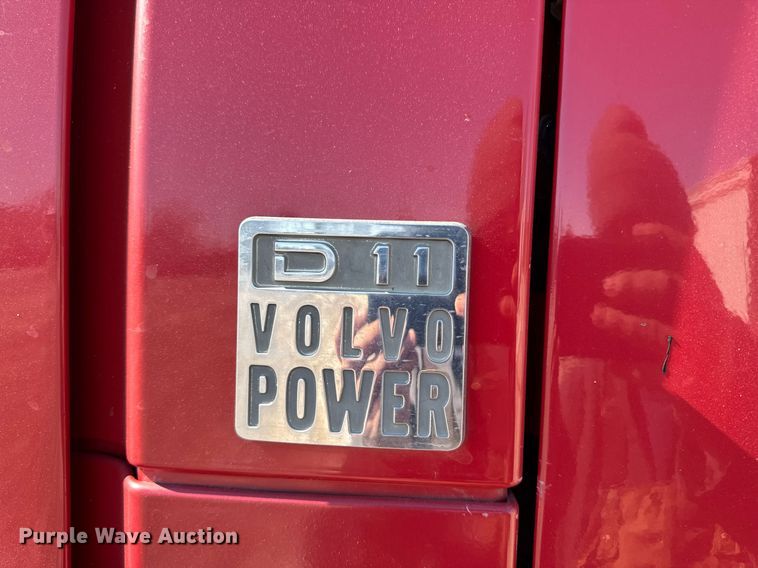 image for item DT0599 2011 Volvo VHD dump truck