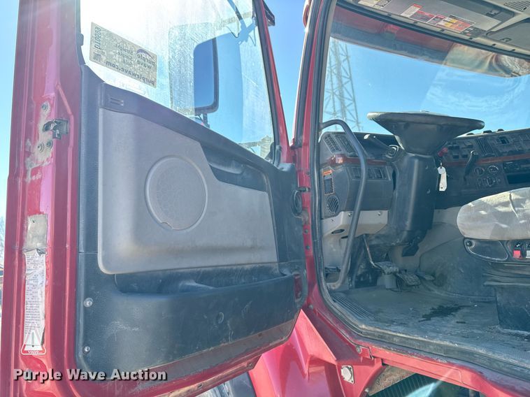 image for item DT0599 2011 Volvo VHD dump truck