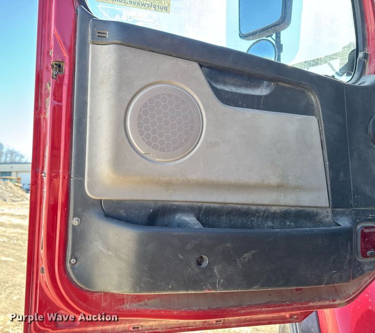 image for item DT0599 2011 Volvo VHD dump truck