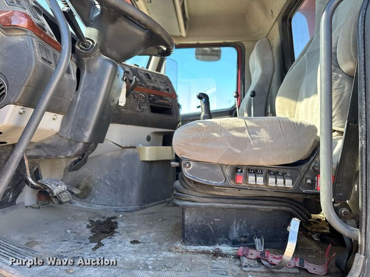 image for item DT0599 2011 Volvo VHD dump truck