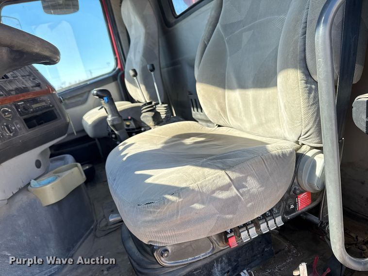 image for item DT0599 2011 Volvo VHD dump truck