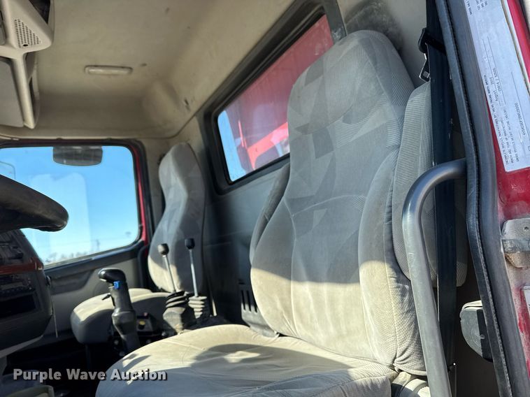 image for item DT0599 2011 Volvo VHD dump truck