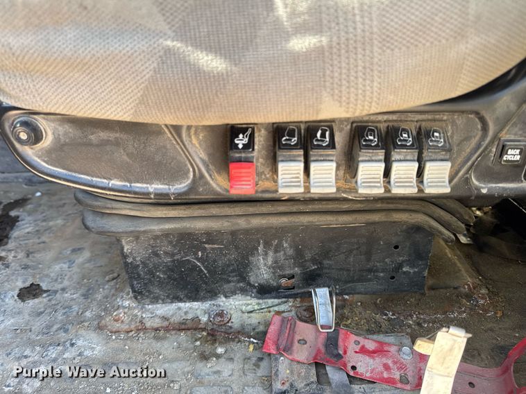 image for item DT0599 2011 Volvo VHD dump truck