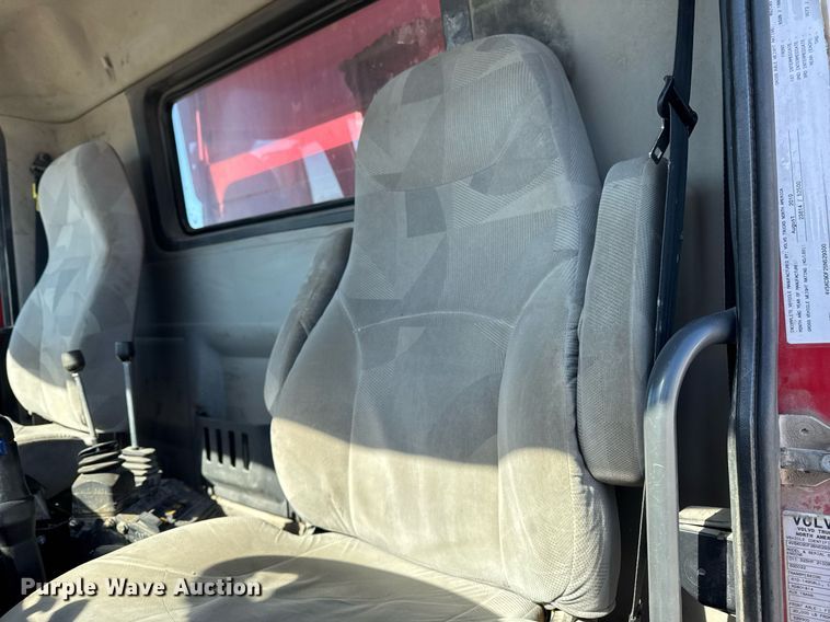 image for item DT0599 2011 Volvo VHD dump truck