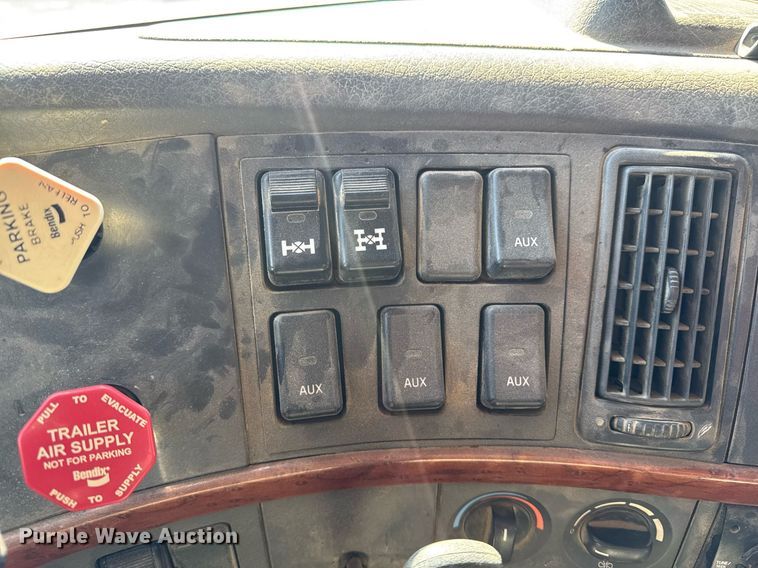 image for item DT0599 2011 Volvo VHD dump truck