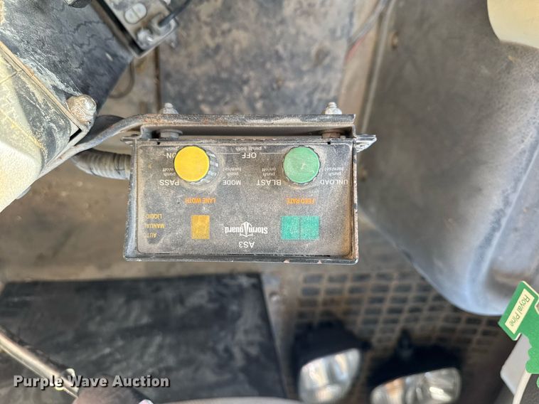 image for item DT0599 2011 Volvo VHD dump truck