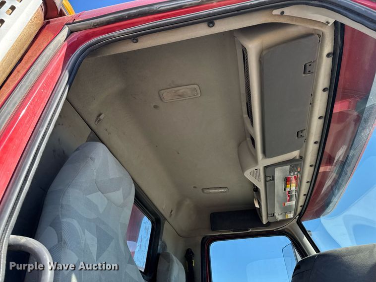 image for item DT0599 2011 Volvo VHD dump truck