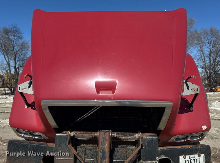 image for item DT0599 2011 Volvo VHD dump truck