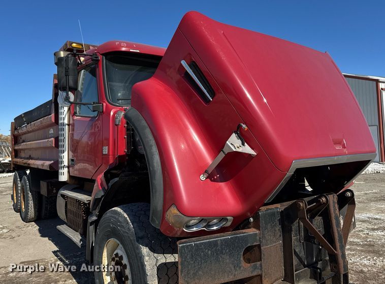 image for item DT0599 2011 Volvo VHD dump truck