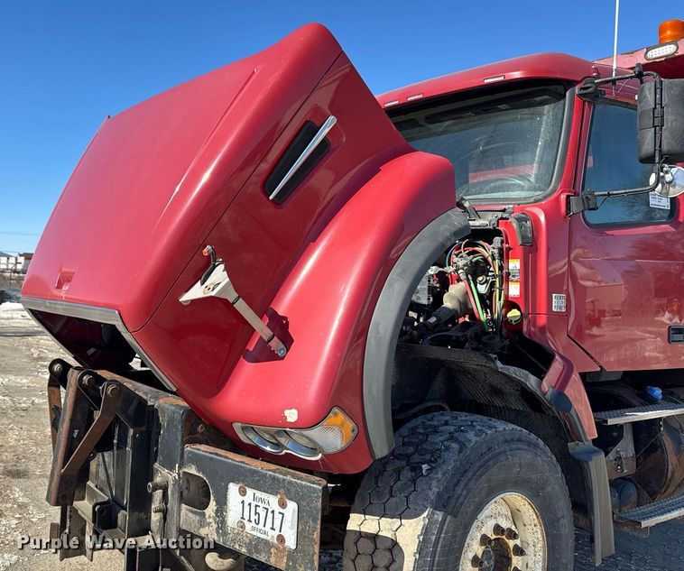 image for item DT0599 2011 Volvo VHD dump truck