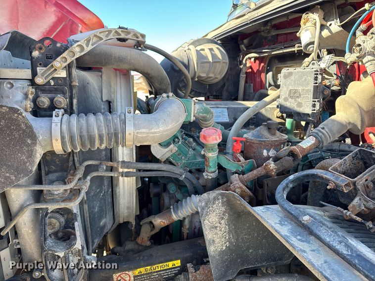 image for item DT0599 2011 Volvo VHD dump truck