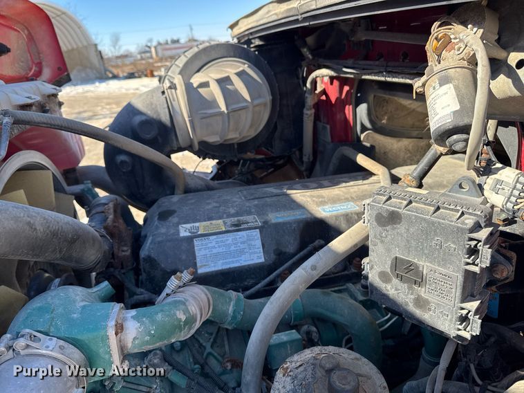 image for item DT0599 2011 Volvo VHD dump truck