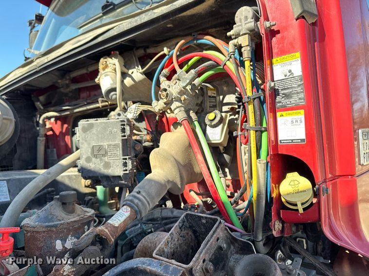 image for item DT0599 2011 Volvo VHD dump truck