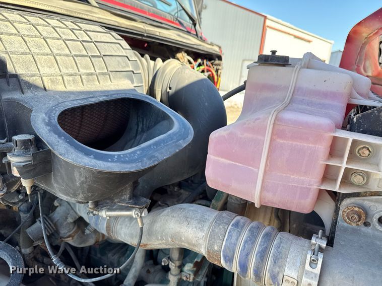 image for item DT0599 2011 Volvo VHD dump truck