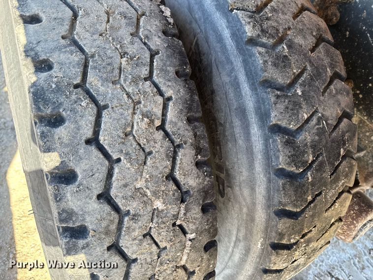 image for item DT0599 2011 Volvo VHD dump truck