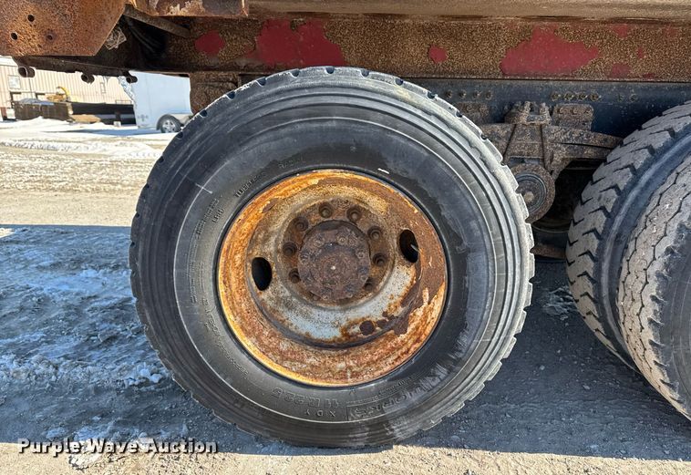 image for item DT0599 2011 Volvo VHD dump truck