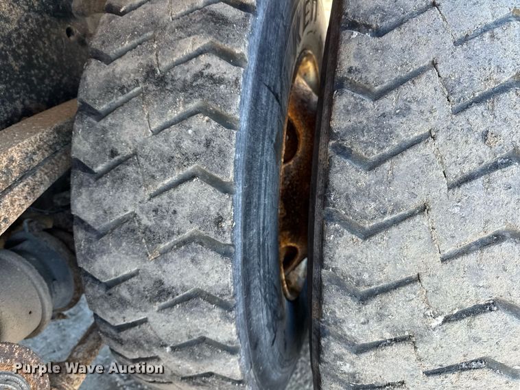 image for item DT0599 2011 Volvo VHD dump truck