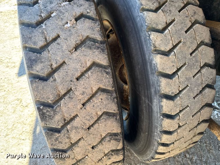 image for item DT0599 2011 Volvo VHD dump truck