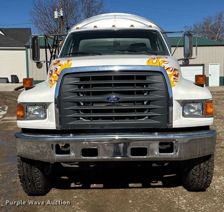 image for item DT0629 1998 Ford F700 water truck