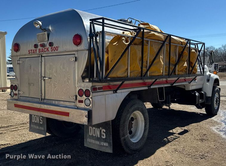 image for item DT0629 1998 Ford F700 water truck