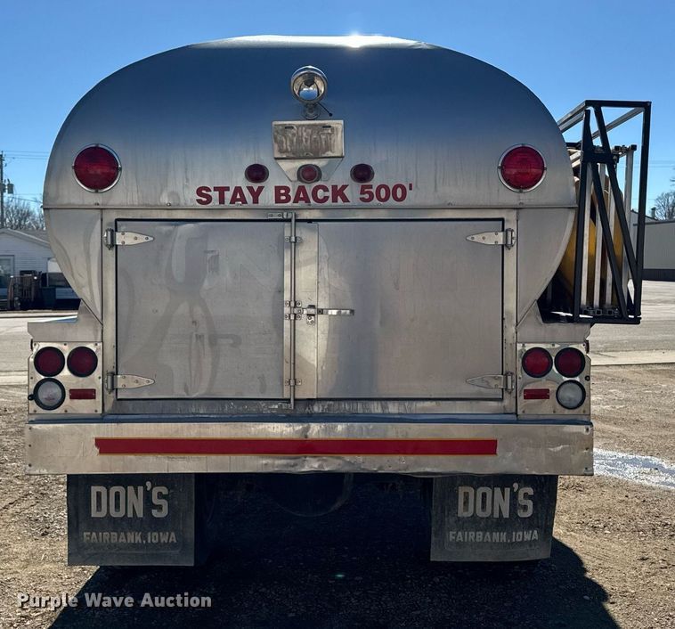 image for item DT0629 1998 Ford F700 water truck