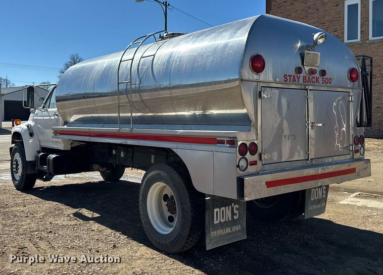 image for item DT0629 1998 Ford F700 water truck