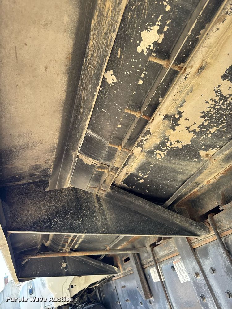 image for item DT0629 1998 Ford F700 water truck