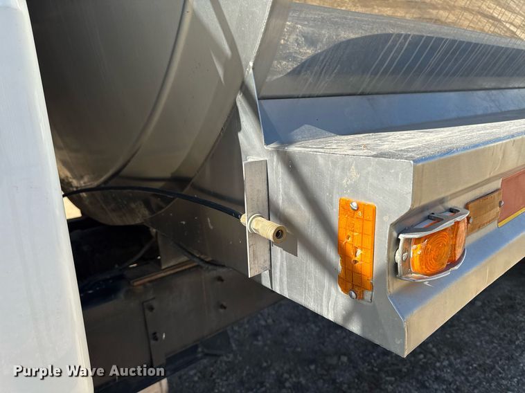 image for item DT0629 1998 Ford F700 water truck