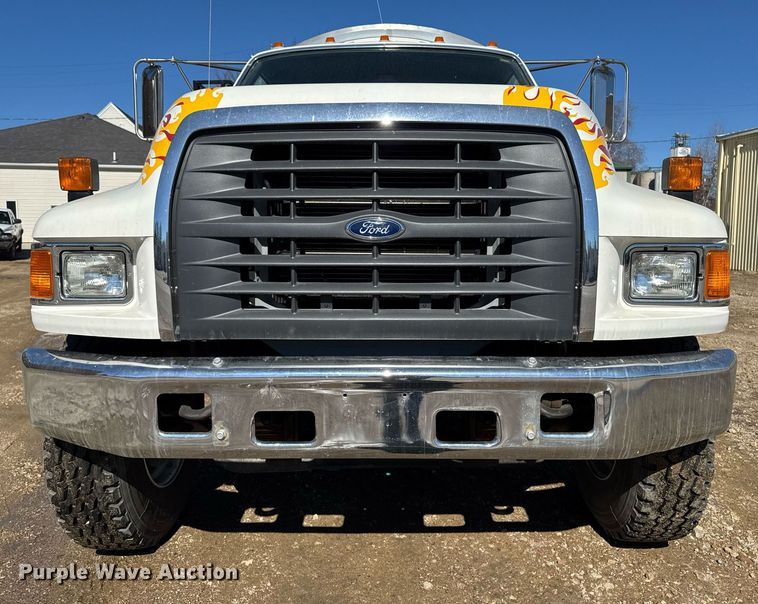 image for item DT0629 1998 Ford F700 water truck