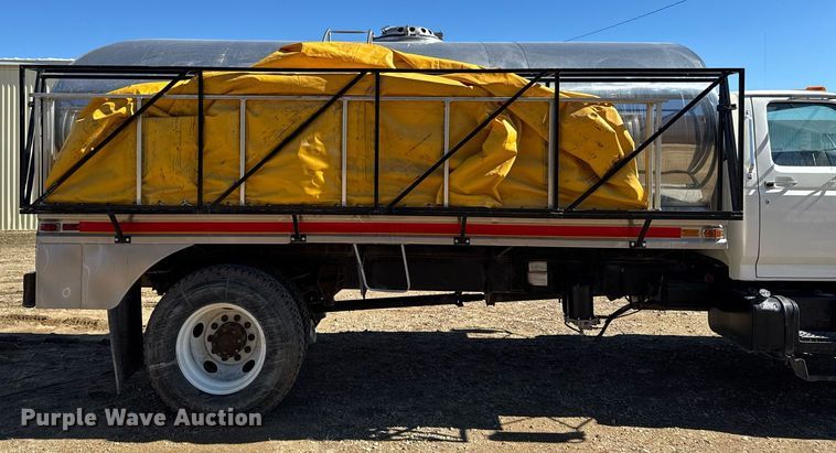 image for item DT0629 1998 Ford F700 water truck