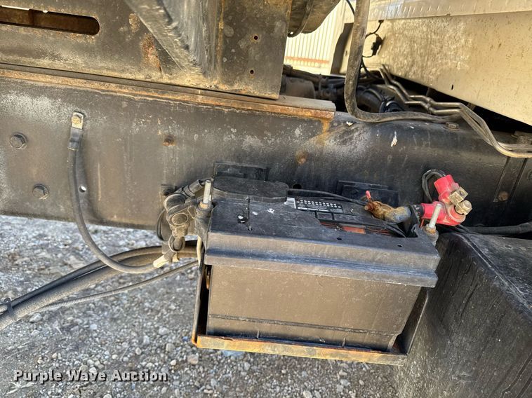 image for item DT0629 1998 Ford F700 water truck