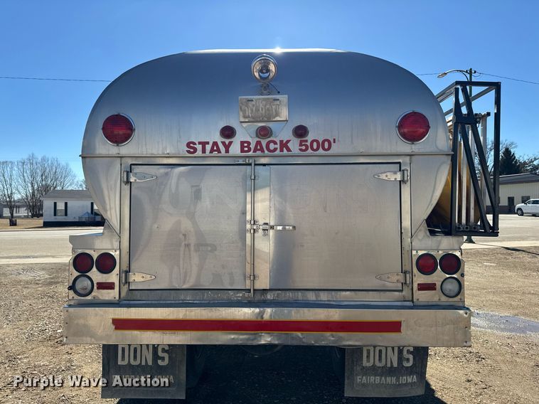 image for item DT0629 1998 Ford F700 water truck