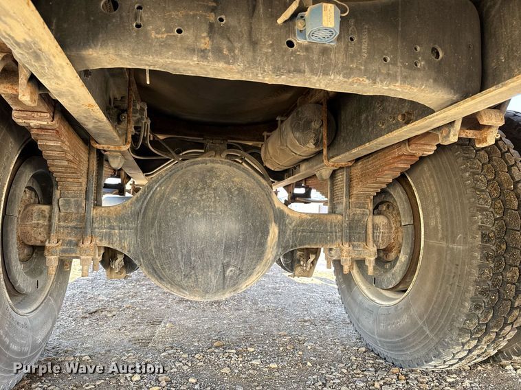 image for item DT0629 1998 Ford F700 water truck